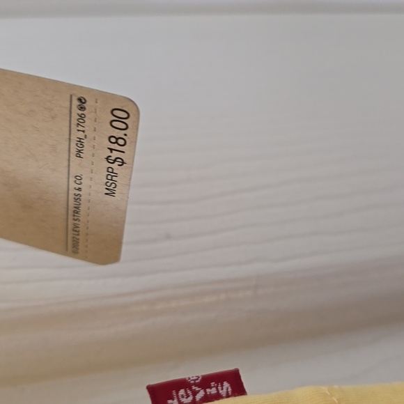 LEVIS BRAND GIRLS YELLOW SHORT SLEEVE TEE-SHIRT SIZE 6X - Picture 6 of 11